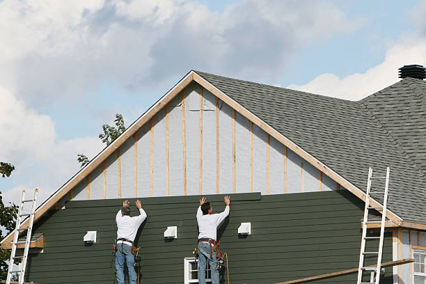Professional Siding Contractor technician working in Milford, IL